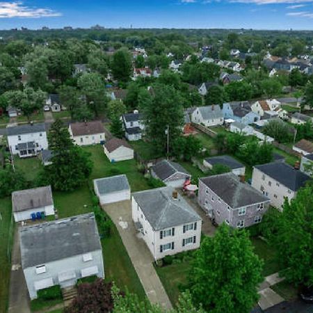 Gorgeous 2 Queen Bedroom Lower Apartment In North Buffalo With Free Driveway Parking Eksteriør bilde