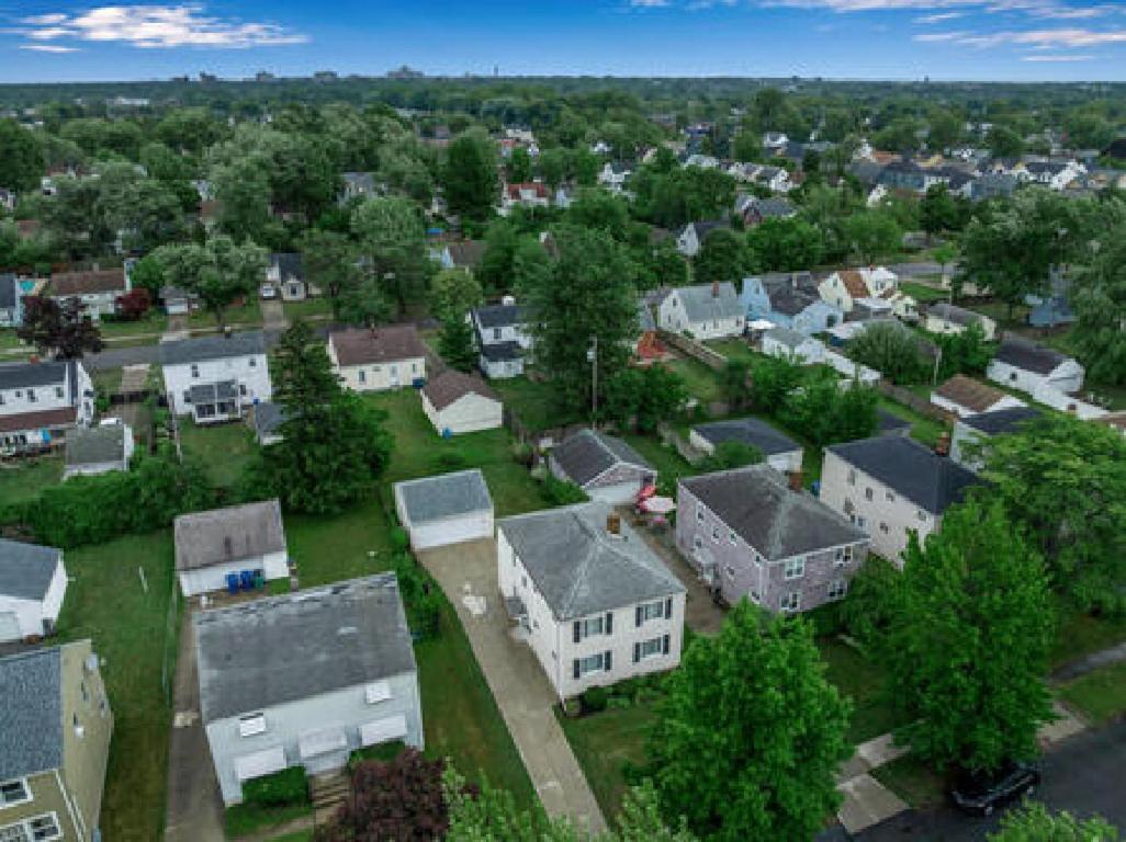 Gorgeous 2 Queen Bedroom Lower Apartment In North Buffalo With Free Driveway Parking Eksteriør bilde