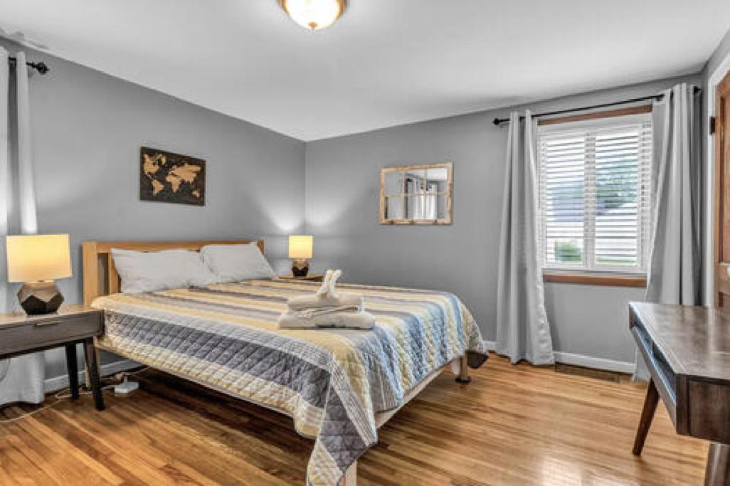 Gorgeous 2 Queen Bedroom Lower Apartment In North Buffalo With Free Driveway Parking Eksteriør bilde