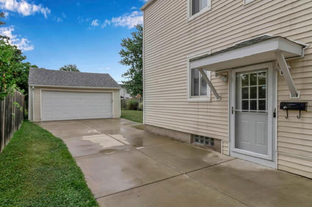 Gorgeous 2 Queen Bedroom Lower Apartment In North Buffalo With Free Driveway Parking Eksteriør bilde